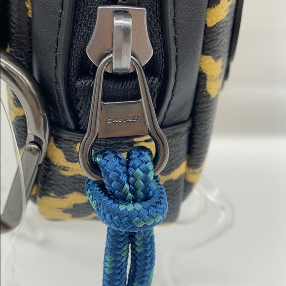 COACH SQUARE HYBRID POUCH W WAVY ANLPRINT & DUMBO - Picture 12 of 16